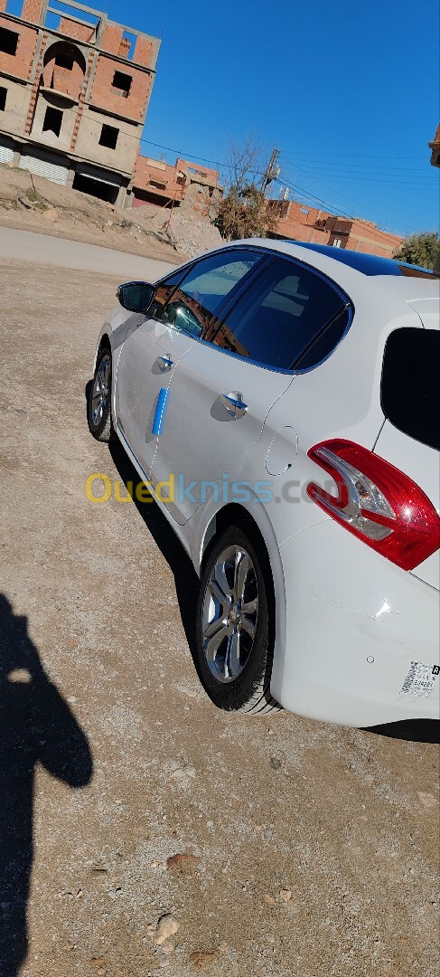 Peugeot 208 2015 Allure