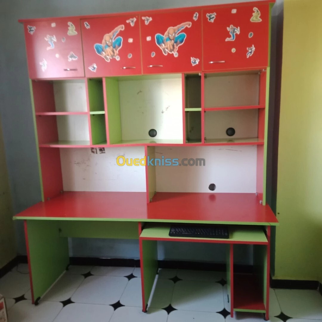 Bibliothèque et bureau pour enfant  