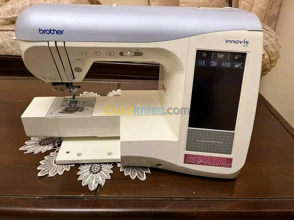 MACHINE DE BRODERIE ET COUTURE BROTHER