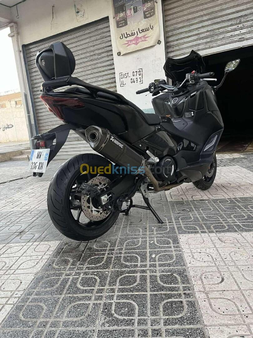 Yamaha Tmax 2024