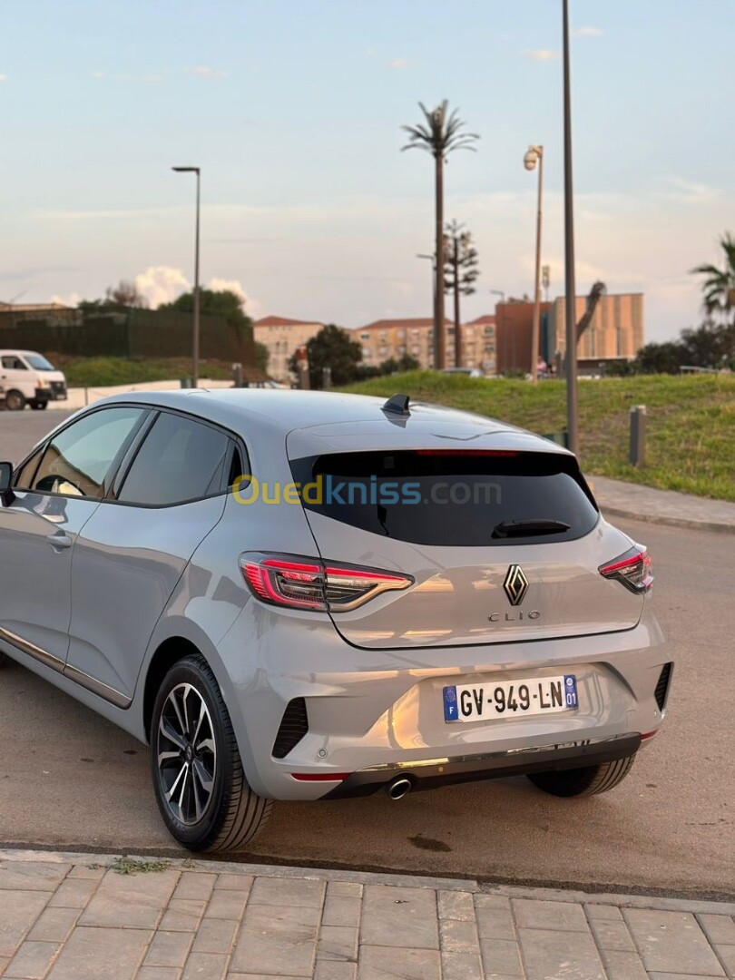 Renault Clio 5 /captur 2024 Full options gris nardo