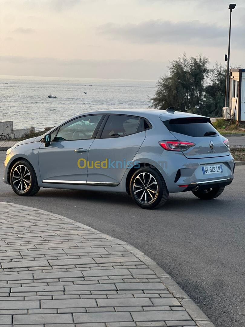 Renault Clio gris nardo ( gris rafale ) full option 2024 0 retouche