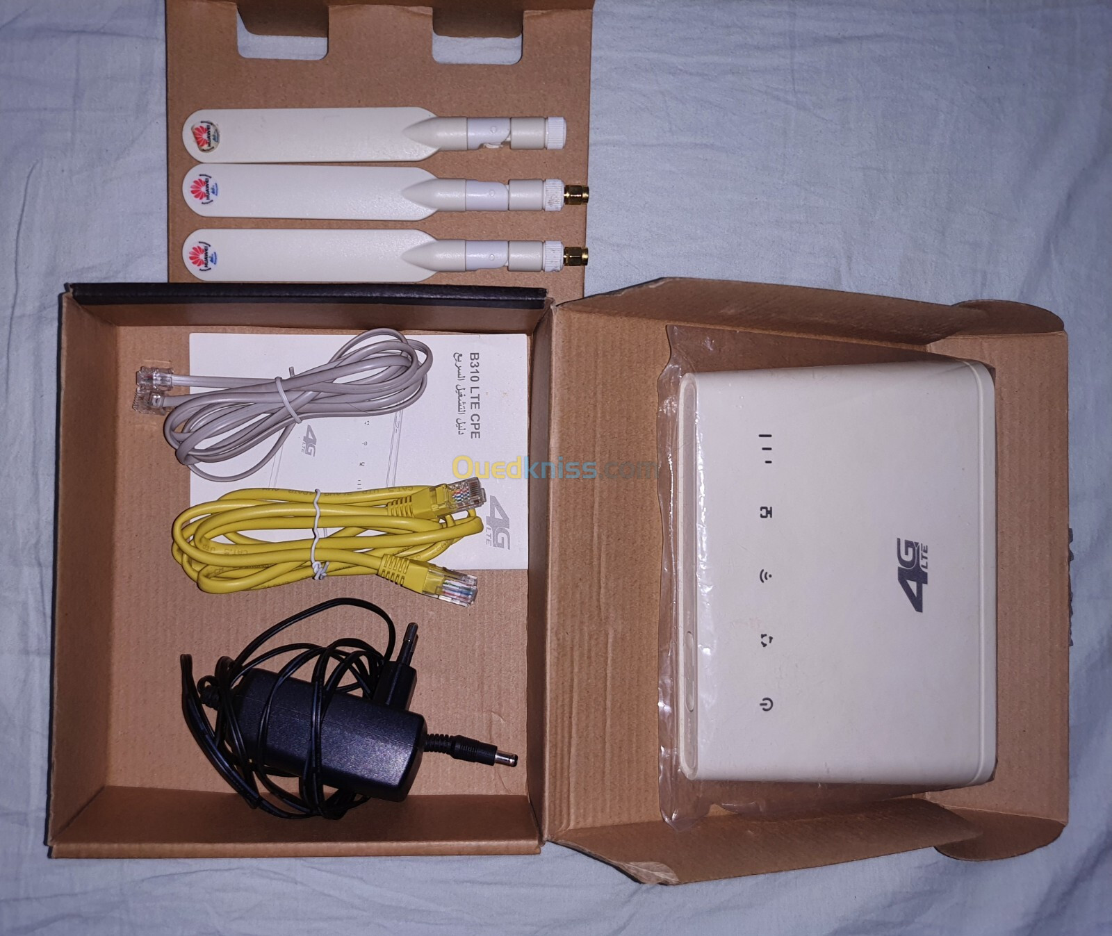 MODEM 4G B310 AVEC SA BOITE ET ANTENNES