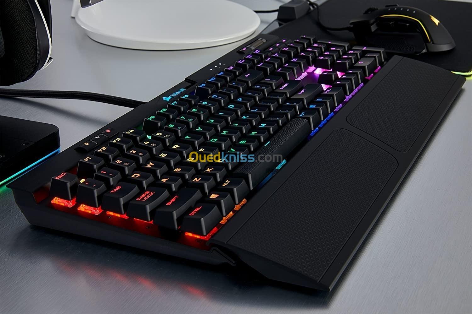 Corsair K70 RGB MK.2 USB QWERTY - Claviers Avec Fil - USB - Clavier Mécanique - LED - RGB