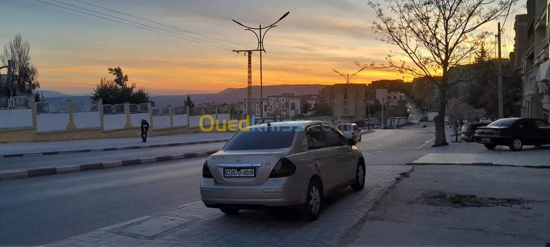 Nissan Tiida 5 portes 2010 Tiida 5 portes