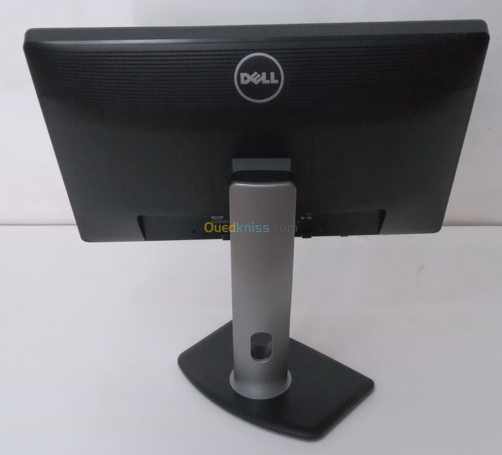 ÉCRAN DELL 22"LED FHD DISPLAYPORT DVI 3USB PIVOTANT HAUTEUR INCLINAISON ROTATION 