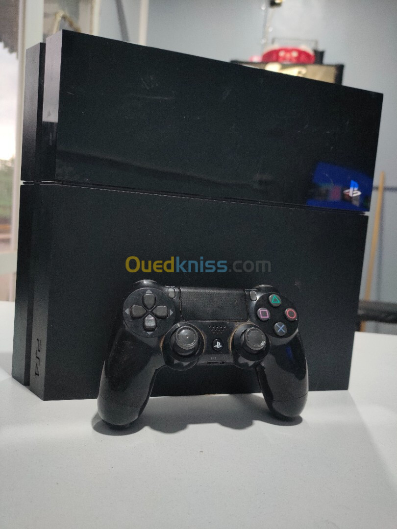 Ps4 fat flashé 1 TB (version 9.00) m3eh manette d'origine 