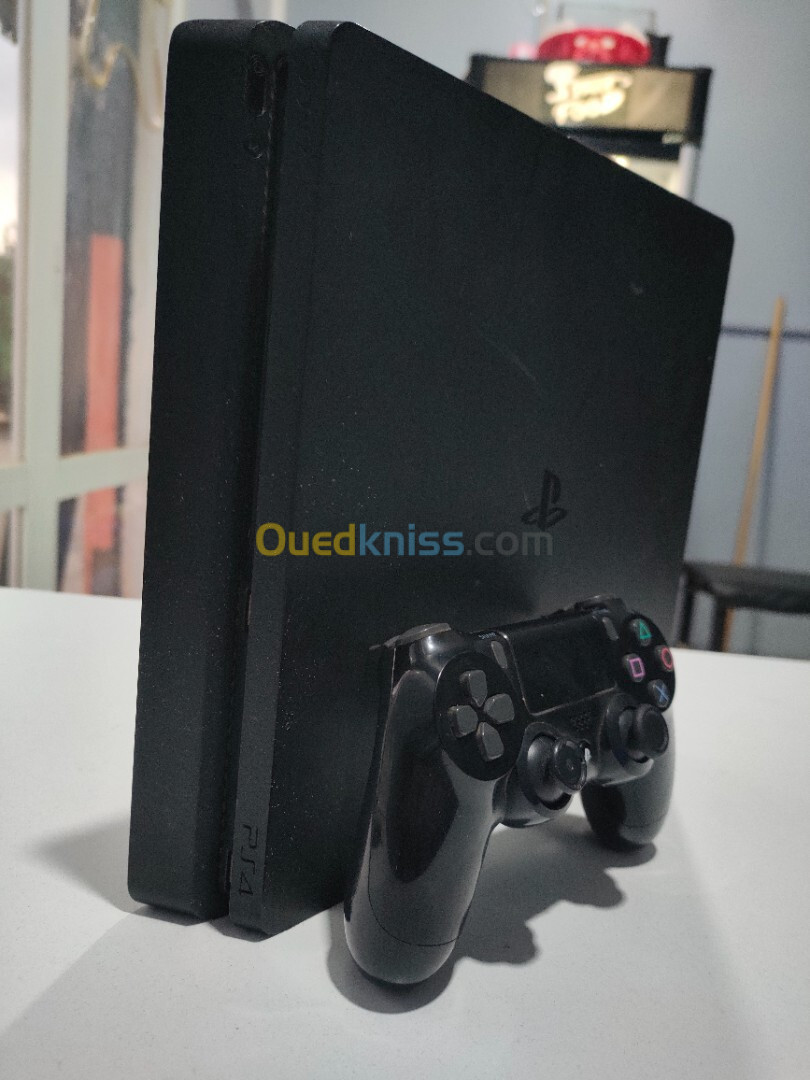 Ps4 slim flashé 500 GB (version 9.00) m3eh manette d'origine 