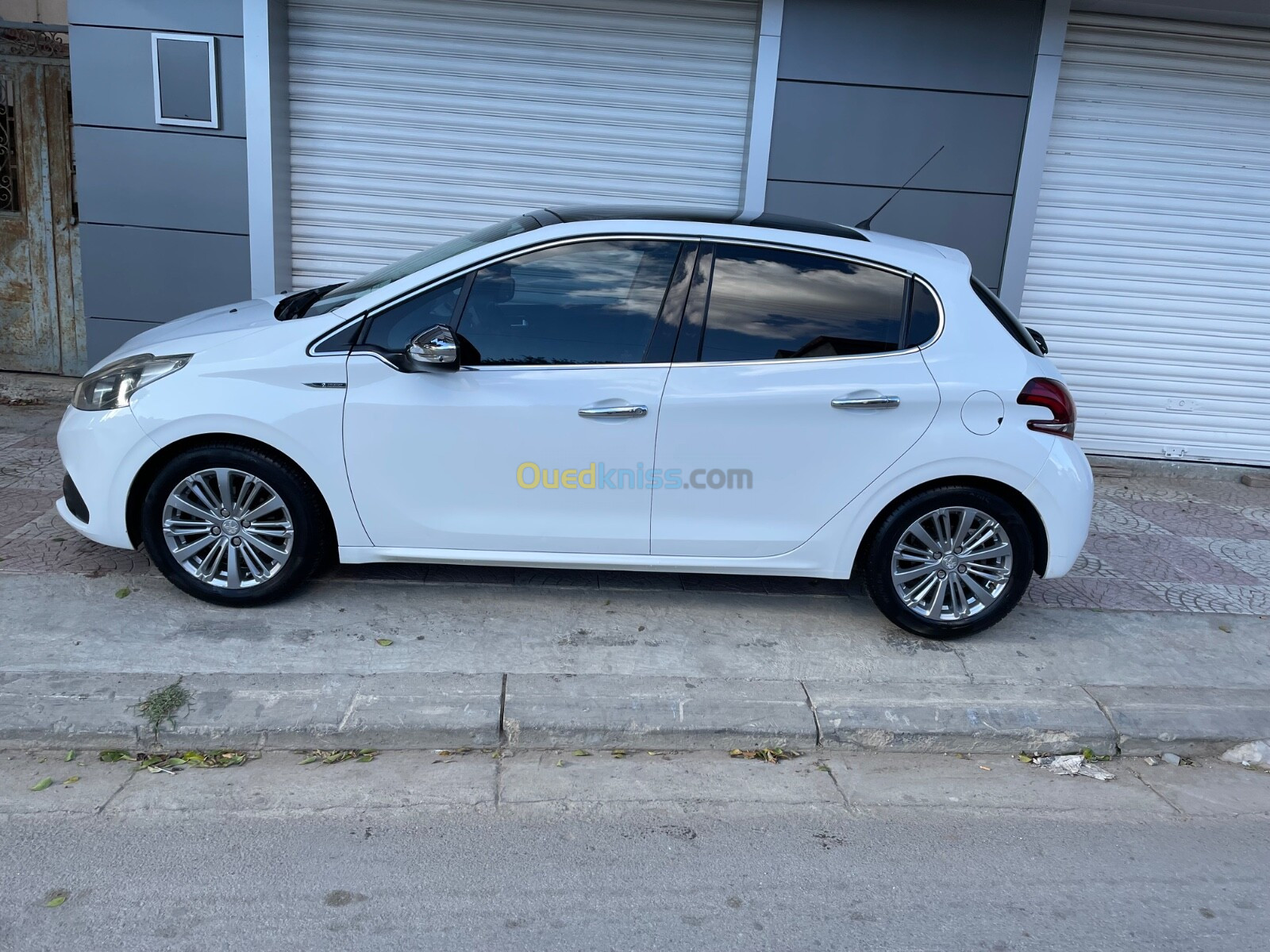 Peugeot 208 2015 Allure Facelift