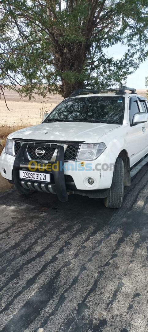 Nissan navara 4/4 2012 Nissan