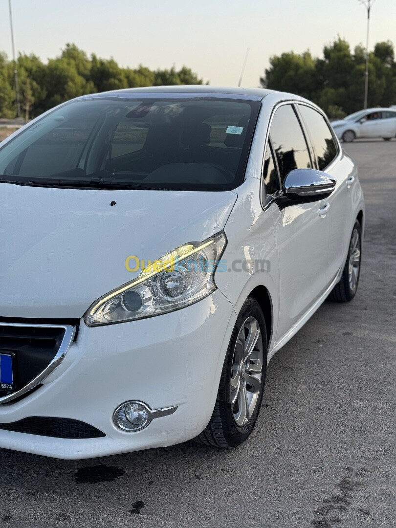 Peugeot 208 2015 Allure