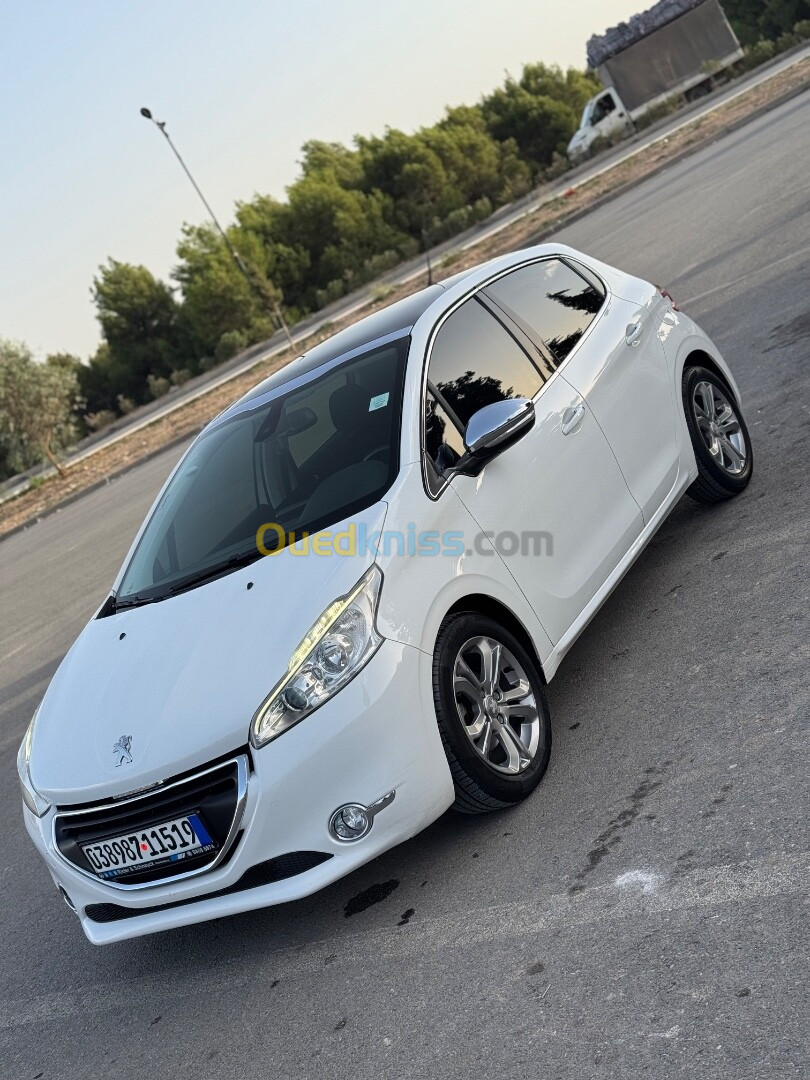 Peugeot 208 2015 Allure