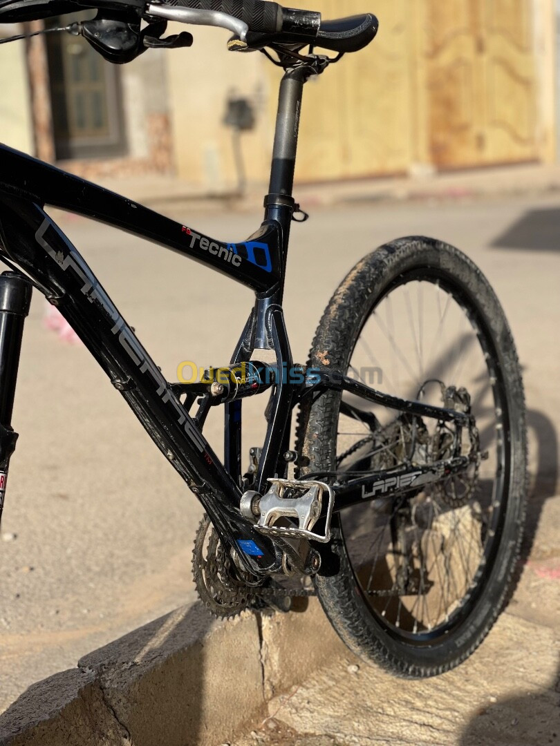 دراجة من نوع Lapierre Tecnic FS 700 