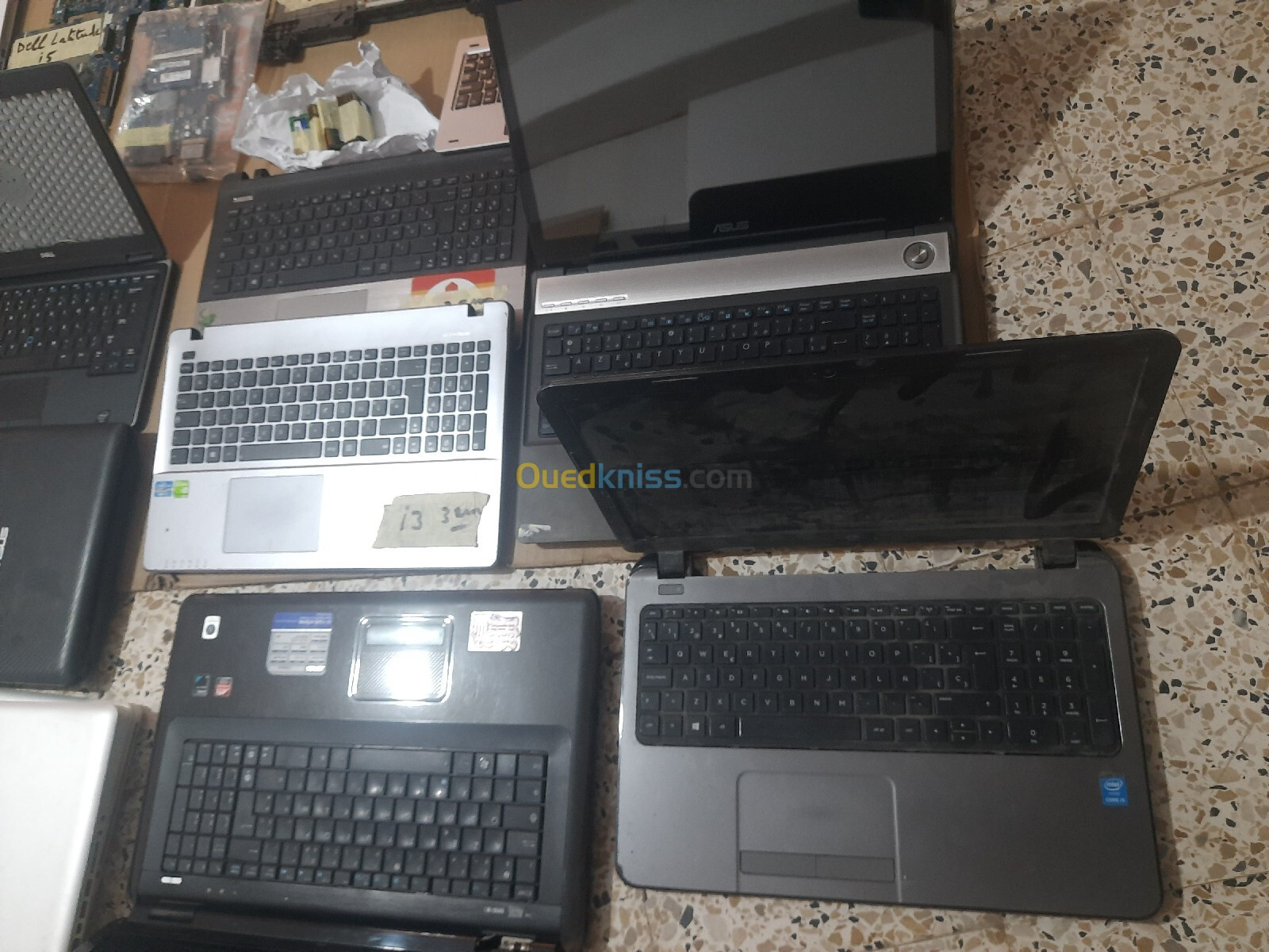 Lot des pc et carcasses et carte mère 