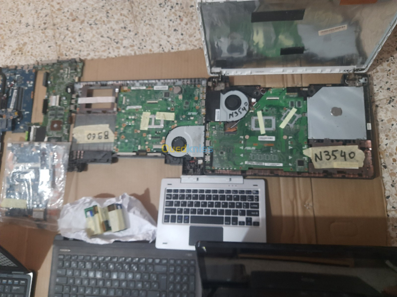 Lot des pc et carcasses et carte mère 