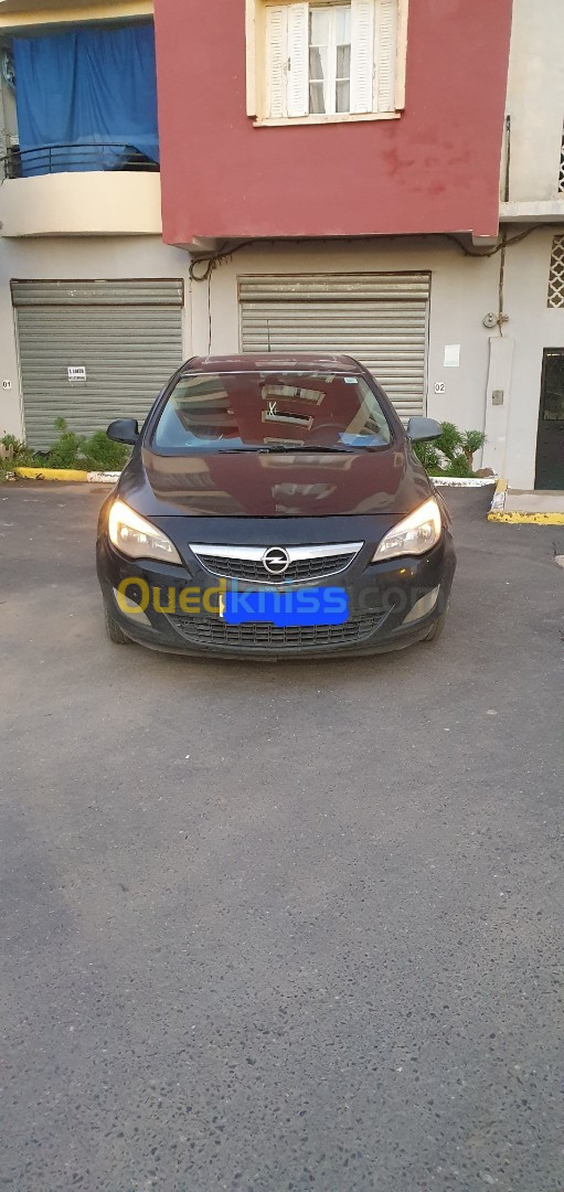 Opel Astra 2011 