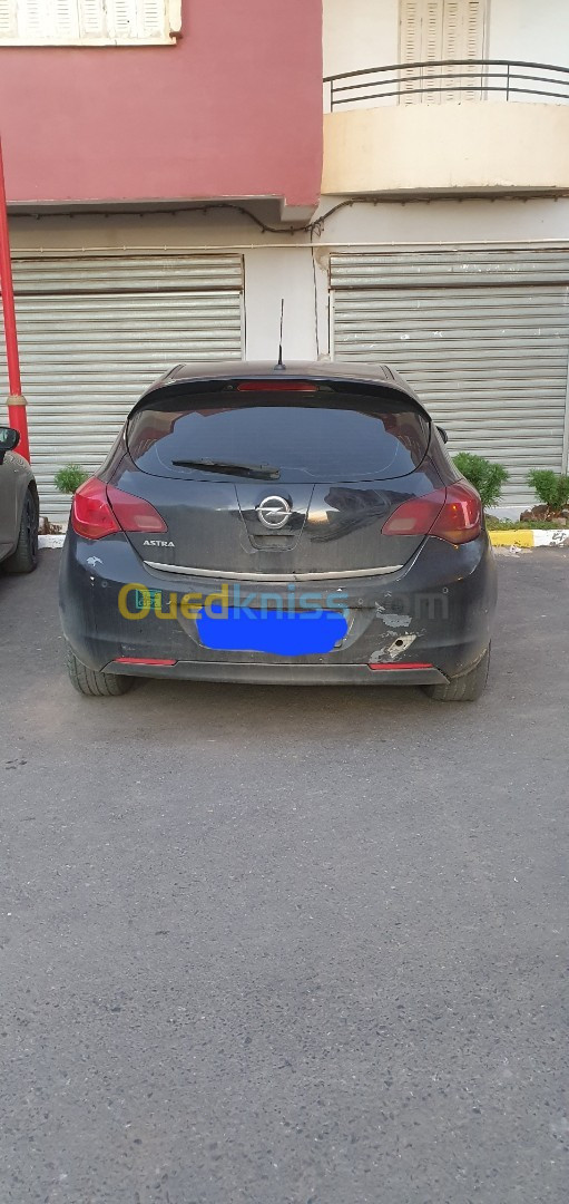 Opel Astra 2011 