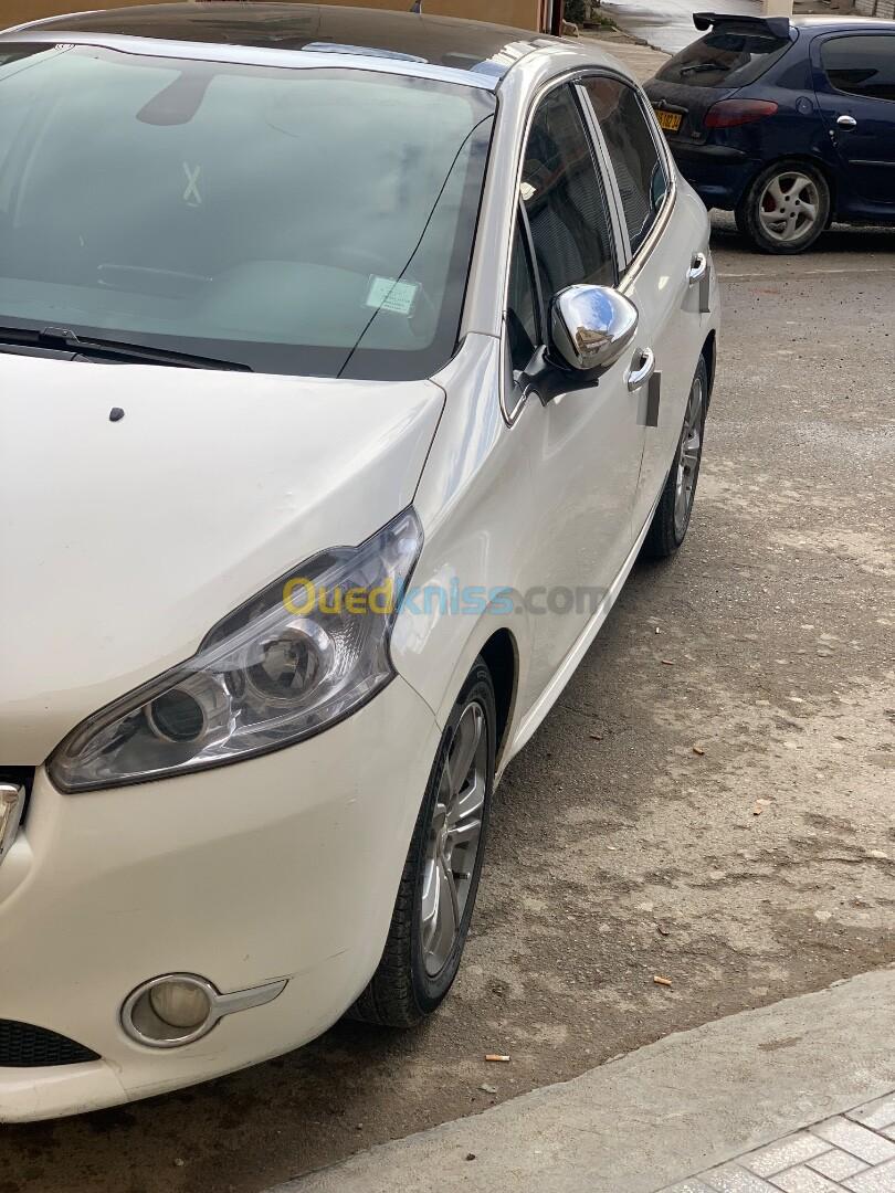 Peugeot 208 2015 Allure