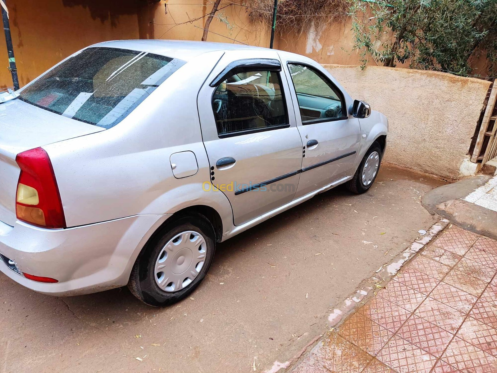 Dacia Logan 2011 