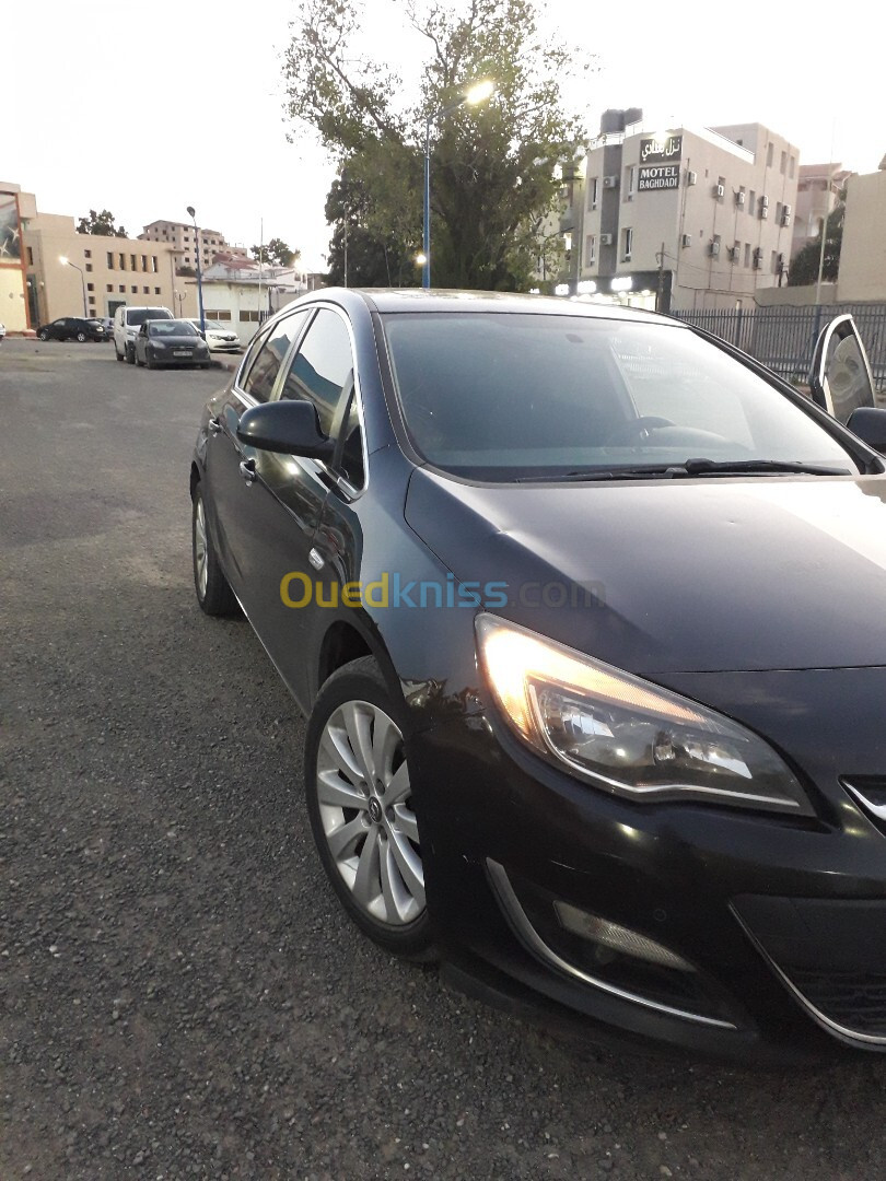 Opel Astra 2013 COSMO