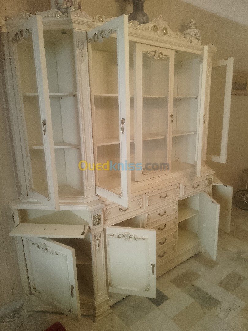 Salle manger (table et armoire)