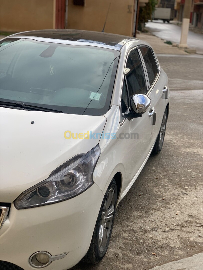 Peugeot 208 2015 Allure