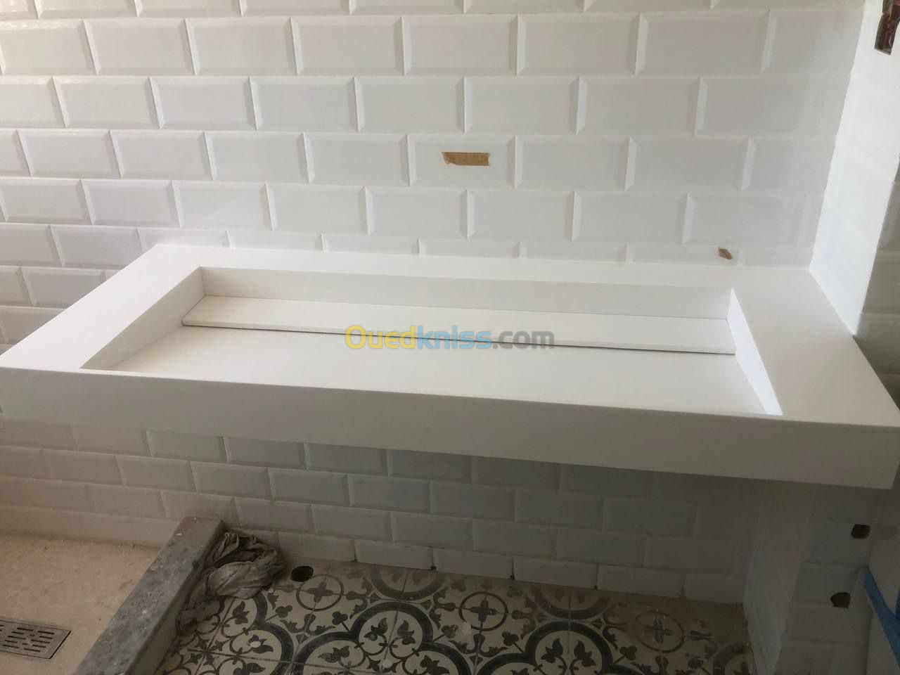 vasque incliné en solid surface CORIAN sur-mesure