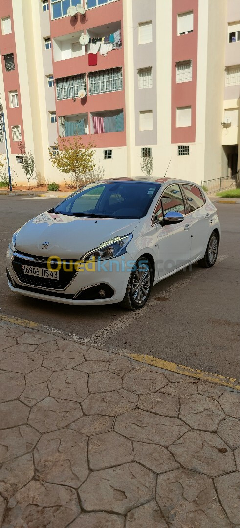 Peugeot 208 2015 Allure Facelift