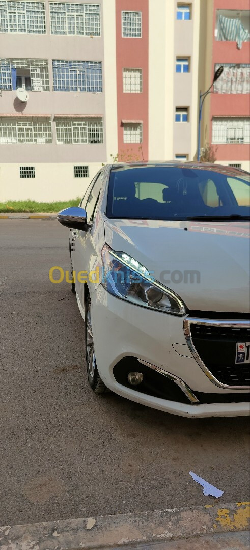 Peugeot 208 2015 Allure Facelift