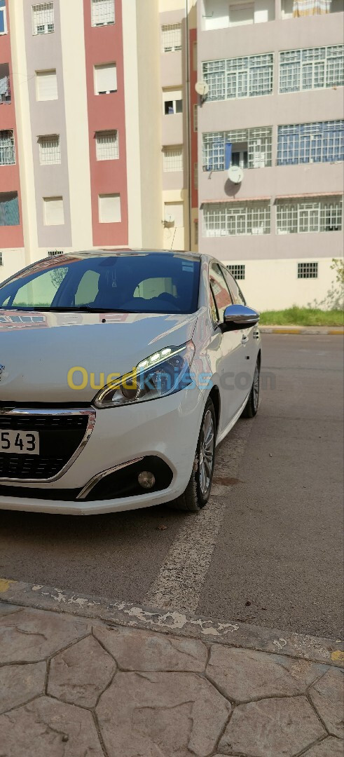 Peugeot 208 2015 Allure Facelift