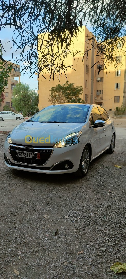 Peugeot 208 2015 Allure Facelift