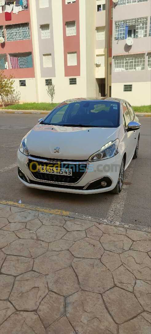 Peugeot 208 2015 Allure Facelift