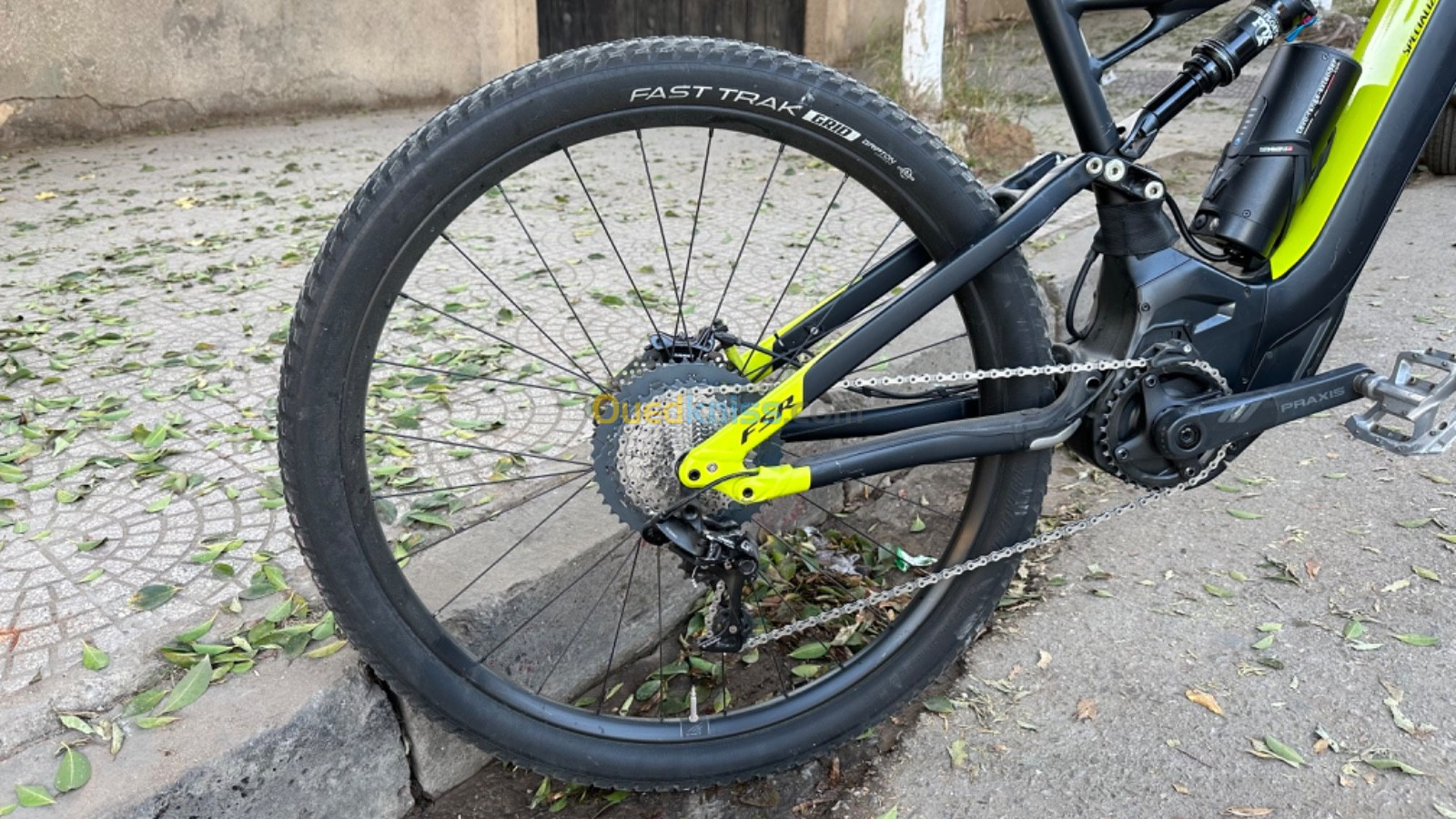 VELO ELECTRIQUE SPECIALIZED LEVO 29"