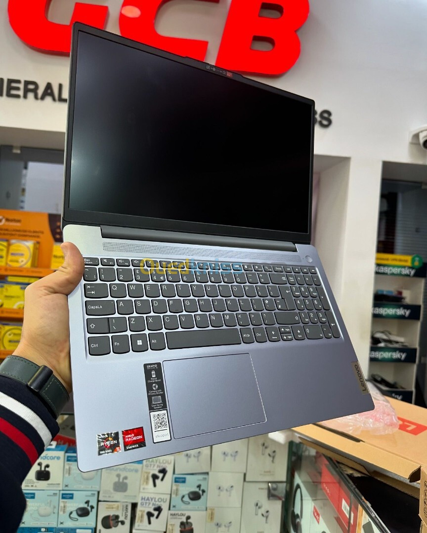 LENOVO IDEAPAD 1 15AMN7 AMD Ryzen 5 7520U  4-cœurs 8-Threads à 4.3 GHz  8GB 512GB SSD 15.6 FULL HD 