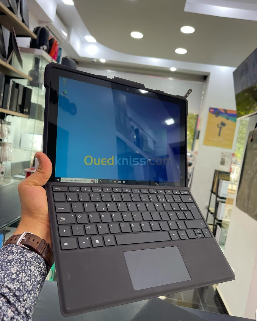 MICROSOFT SURFACE PRO 7 1866 Intel Core i7-1065G7 8 Mo de cache, 'à 3,90 GHz 16GB 256SSD 12.3" 3K 