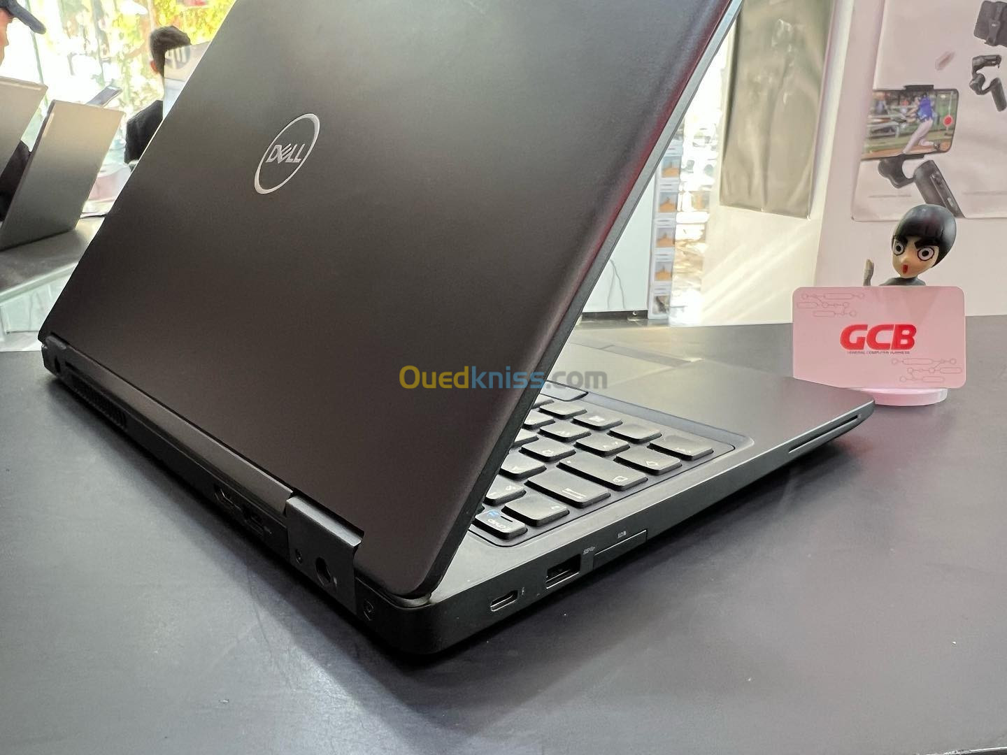 DELL LATITUDE 5591 Intel Core i7-8850H 9 Mo de cache, jusqu'à 4,30