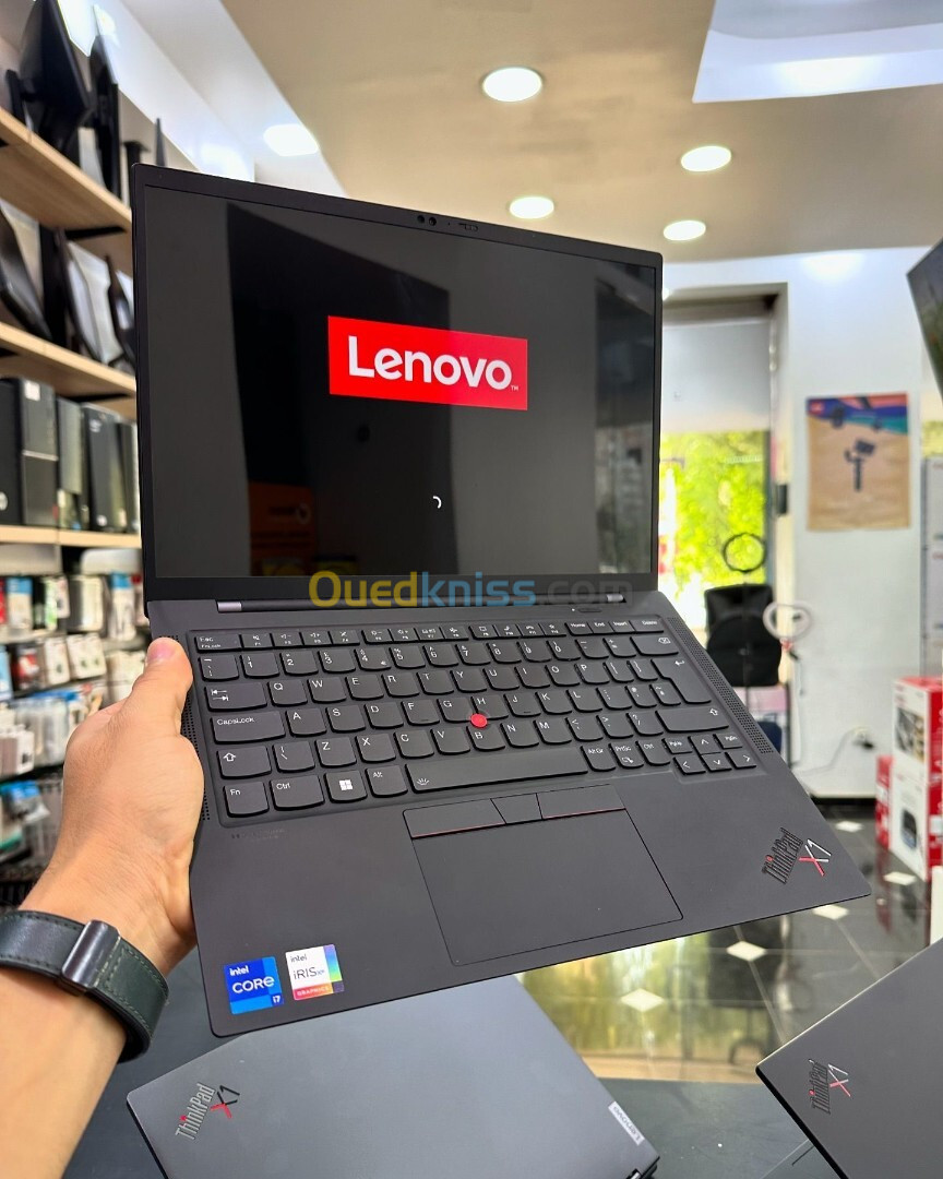 LENOVO THINKPAD X1 Carbon Gen9 Intel Core i7-1185G7 12 Mo , 4,80 GHz, 32GB 1TB SSD 14 4K UHD OLED   