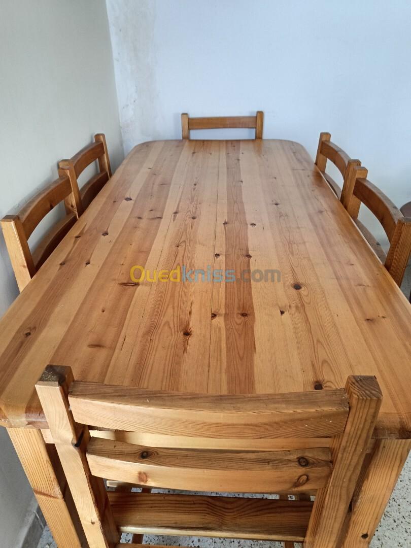 Table avec 6 chaises 