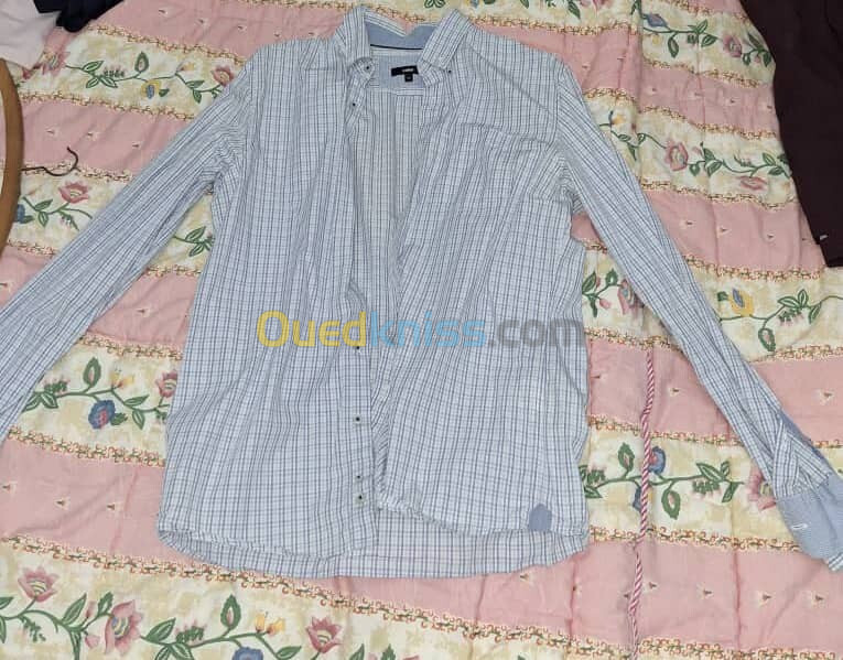 Chemises à vendre chaque chemise à 1000da