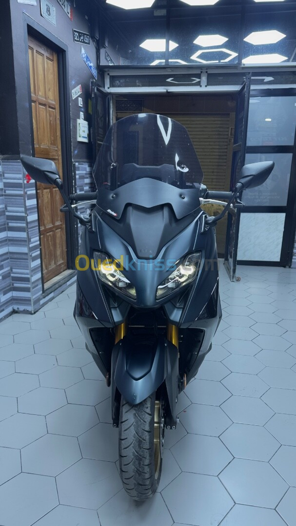 Yamaha Tmax 2022