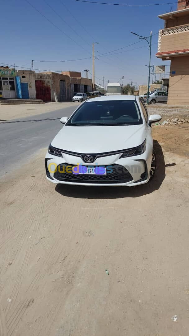 Toyota Corolla 2024 Corolla blanche