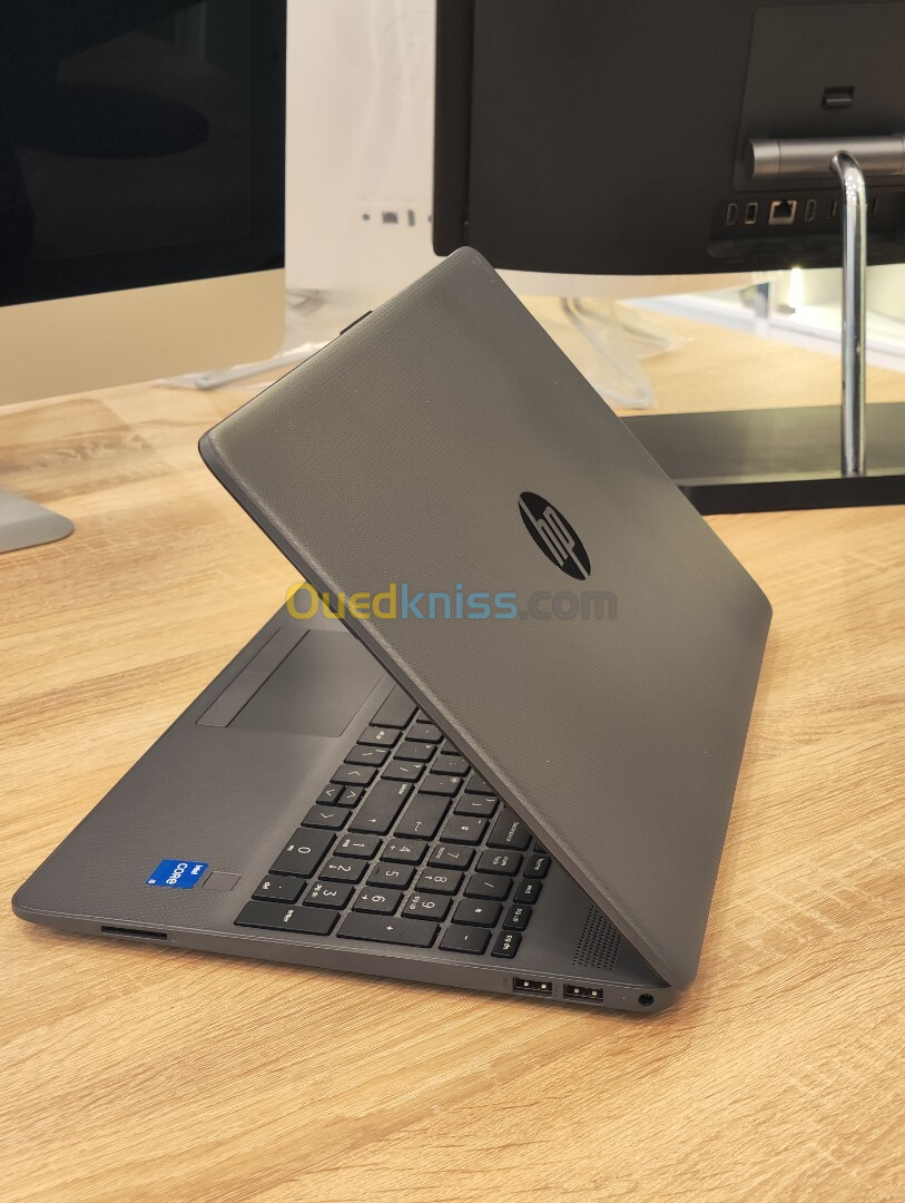 HP 250 G9 I5-1235U 16Go 512GB NVMe 15.6" FHD IPS WIN 11