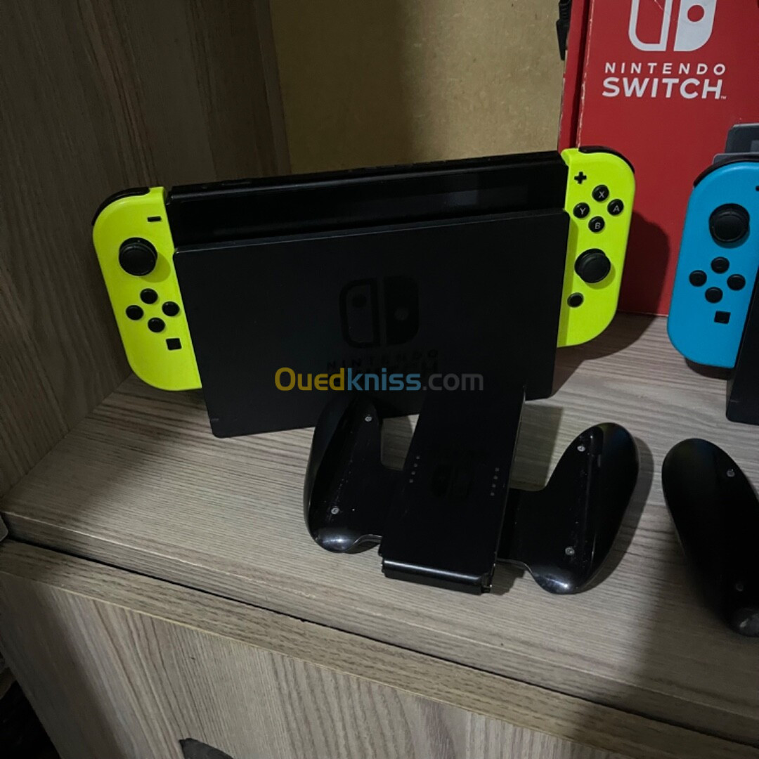 Nintendo switch console complete , dock tv seul 