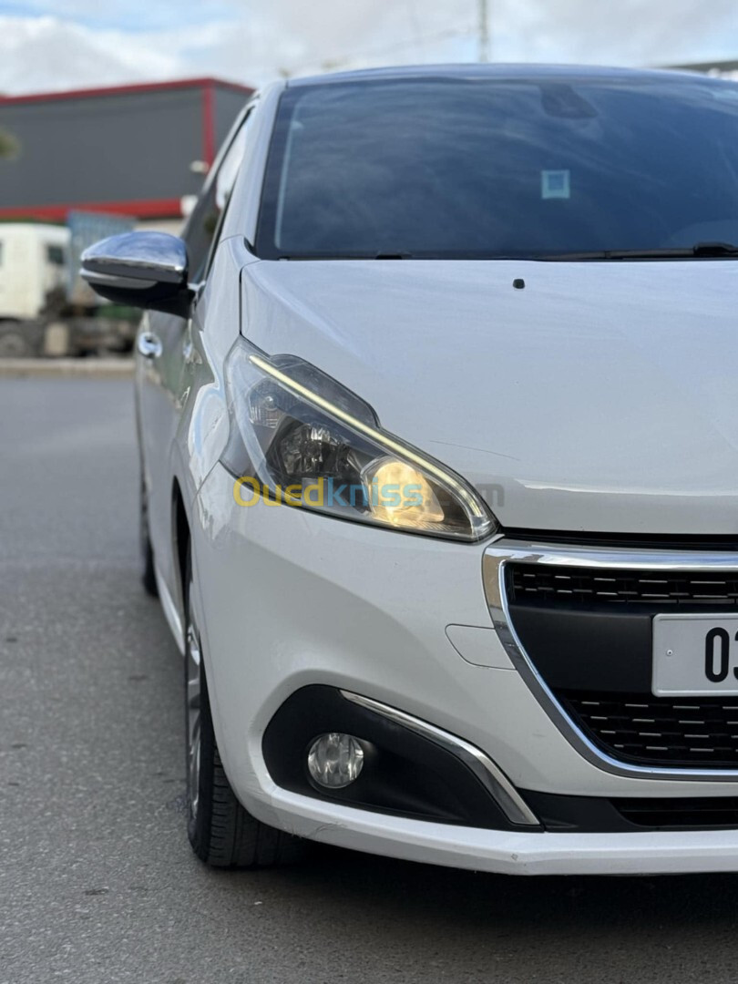 Peugeot 208 2015 Allure Facelift