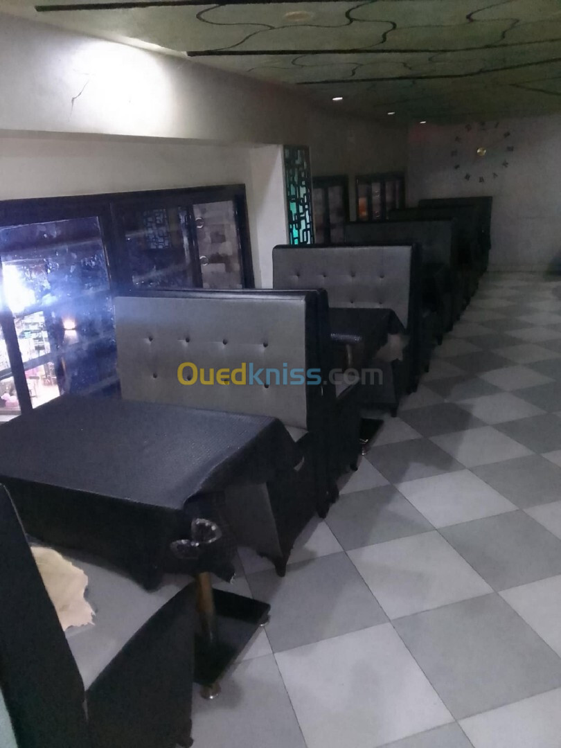 Fateuille banquette et table café ou fast food