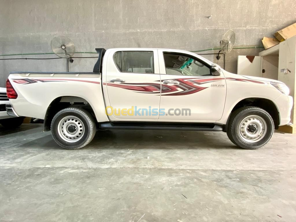 Toyota HILUX 2023 سلوقية