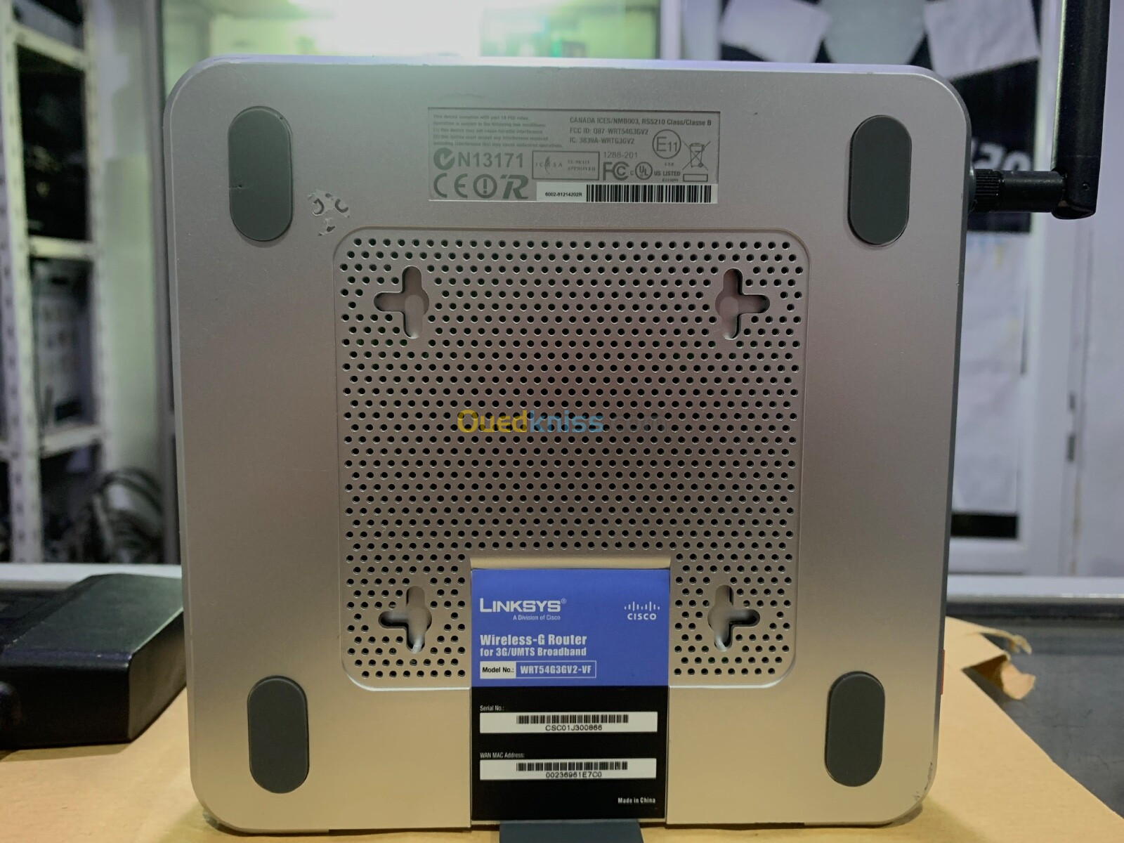 Point d accès marque cisco Linksys avec chargeur comme neuf 