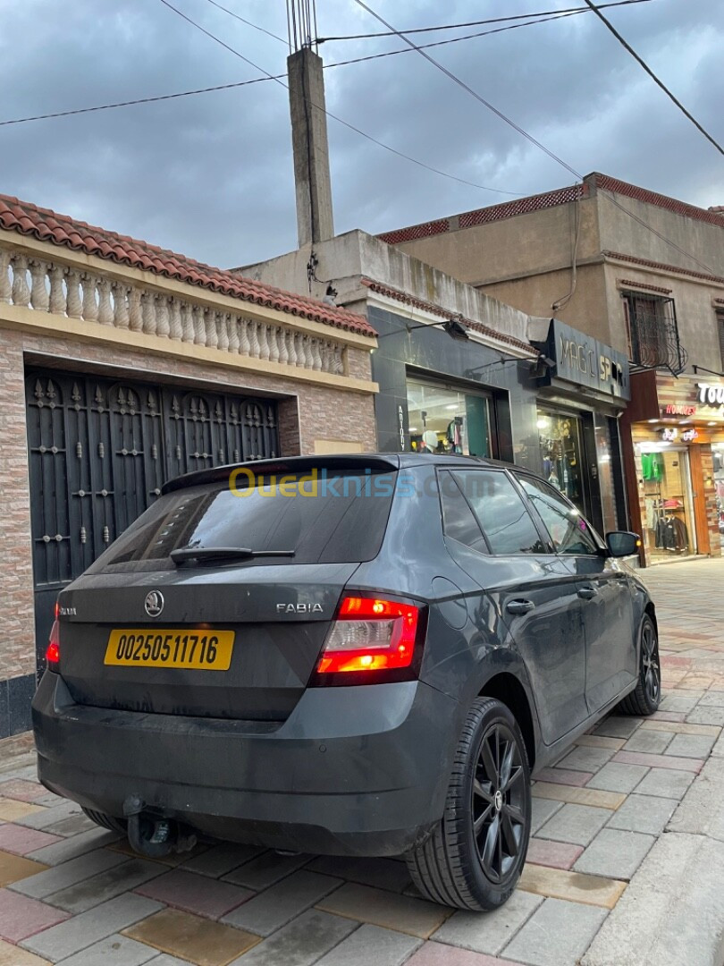 Skoda Fabia 2017 Style (avec toit panoramique)