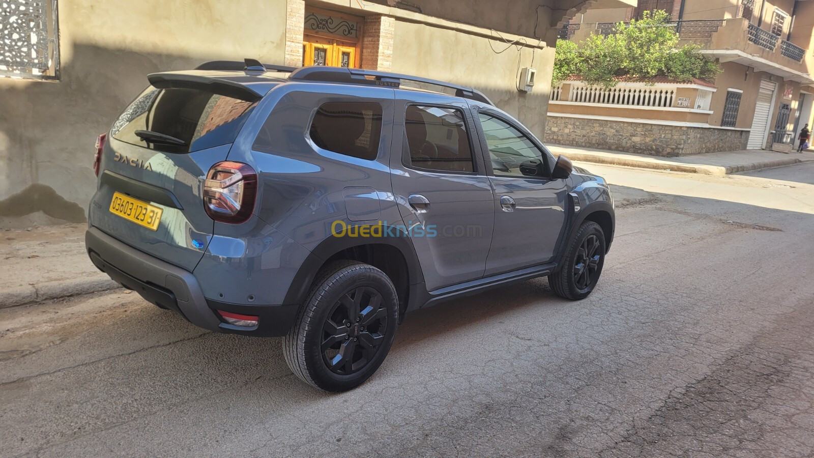 Dacia Duster 2023 Gold chanel