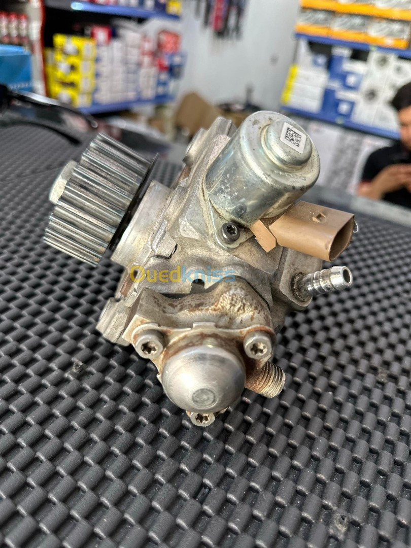 POMPE INJECTION HP DOSEUR 04B130755H  VAG 